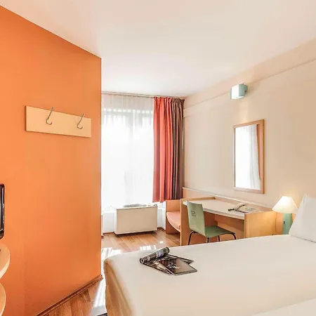 Ibis Altstadt Hotel 2*