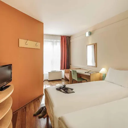 Ibis Altstadt 2*