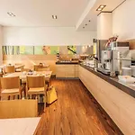 Ibis Altstadt 2*