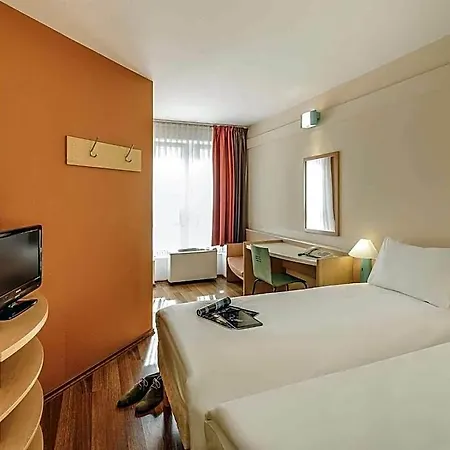 Ibis Altstadt Hotell 2*