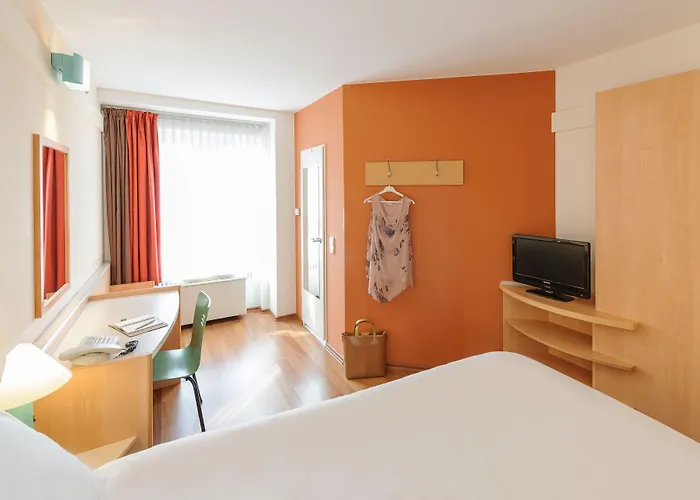 Ibis Altstadt 2*