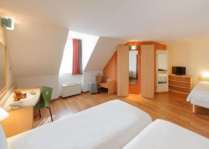 Ibis Altstadt Hotel 2*